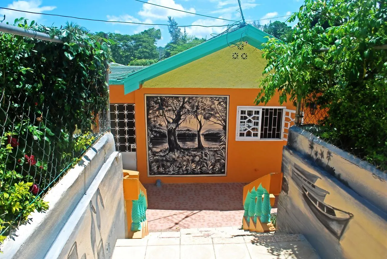 Guest house Cozy And Affordable Hotel Ocho Rios